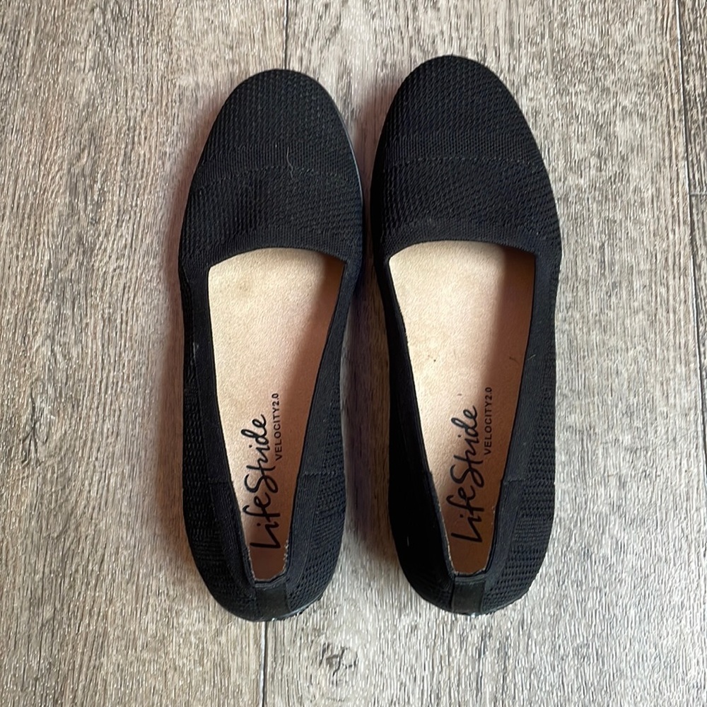 These are easy slip on’s. Size 8.